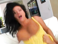 Секс втроём с грудастыми девушками Melanie Jagger и Misty Mendez