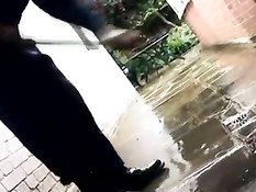 Чёрный парень здоровым членом трахает в анус британских шлюх