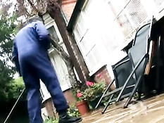 Чёрный парень здоровым членом трахает в анус британских шлюх