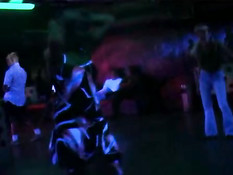 Молодая русская блондинка отсасывает члены просунутые в дырки