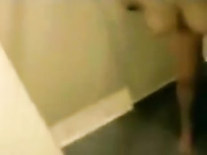 Парень снимает на телефон как грудастая подруга отсасывает член