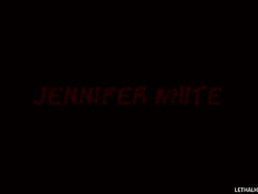 Брюнетка Jennifer White высосала сперму из просунутого в дыру хуя