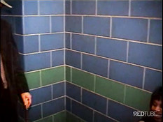 После хорошего отсоса парни отъебали чёрную шалаву во все дыры