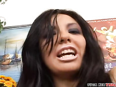Латинскую шлюху Lorena Sanchez отъебали в рот и залили спермой