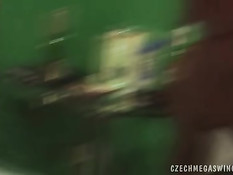 Юные чешские любители занимаются сексом на вечеринке свингеров