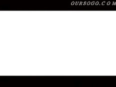 Парень играет с большими сиськами хентай подруги и даёт отсосать