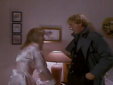 Секс с красивой блондинкой в белом нижнем белье Tanya Roberts