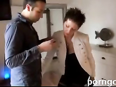 Развратная французская дама в чёрном белье трахается с мужчиной