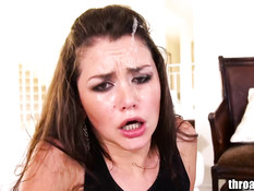 Брюнетка Allie Haze делает глубокий отсос и получает сперму в лицо