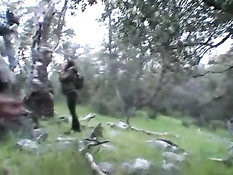 Американские девки занимаются групповым сексом в походе в лесу
