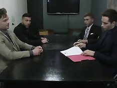 Голубые парни в деловых костюмах ебутся после успешной сделки