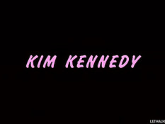 Молоденькая горничная Kim Kennedy ублажила похотливого мужика