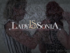 Старая лесбиянка Lady Sonia в позе 69 лижет киску рыжей Red XXX