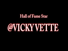 Зрелая лесбиянка Vicky Vette оттрахала брюнеточку Brianna Jordan