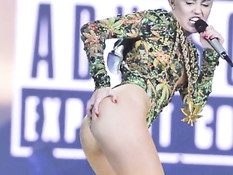 Сборник эротических фотографий американской певицы Miley Cyrus