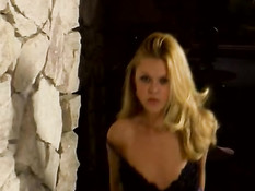 Sunrise Adams gives luscious blowjob