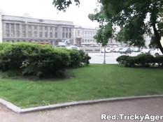 Молодая брюнеточка из Питера согласна сниматься в порно клипах