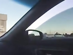 Молодой парень сел в автомобиль к голому гею и отсосал ему член