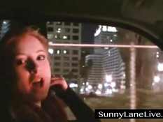 Сексуальная блондинка Sunny Lane сделала парню сладкий минет