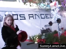 Сексуальная блондинка Sunny Lane сделала парню сладкий минет