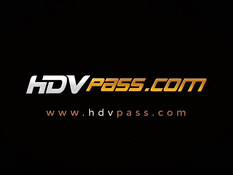 Сексуальная брюнетка Chanel Preston делает минет своему мужчине