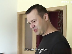 Блондинка и брюнетка занялись групповым сексом с двумя парнями