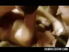 Светловолосую сисястую жену Jennifer трахают на свинг вечеринке