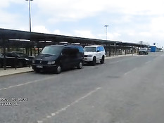Девушка в маске занимается с парнем сексом и записывает на видео
