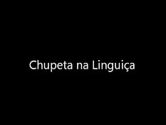 Кудрявая мулатка из Бразилии показывает свою большую задницу