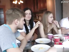 Две молодые русские пары свингеров поменялись секс партнёрами