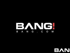 Худая блондиночка Emma Hix трахается с парнем на диком пляже