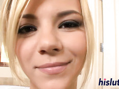 Милая сисястая блондинка Ashlynn Brooke ебётся в позе наездницы