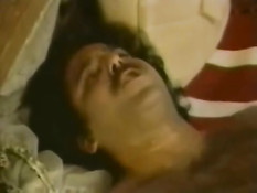 Ретро порно актёр Ron Jeremy ебёт знойную мулатку Jeannie Pepper