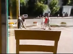 Две распутные молодые блондинки обнажаются прямо в ресторане