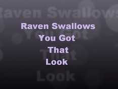 Знойная шоколадка Raven Swallowz обнажается в публичных местах