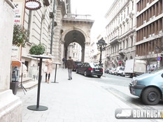 Милую блондинку Candee Licious оттрахали в самом центре города