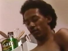 Мулатки трахаются с чёрными парнями и занимаются лесби сексом