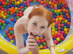 Рыжая девчонка с косичками Dolly Little отсасывает здоровый член