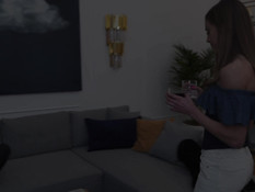 Паренёк отодрал сиськастую светловолосую мамочку и молодую подружку