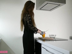 Снял трусики с сексуальной русской красотки и отымел её раком в анал