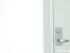 Грудастая молодая мулатка на порно кастинге трахается с белым парнем