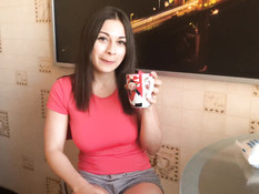 Сиськастая русская тёлка зашла в гости к соседу и соблазнила на секс