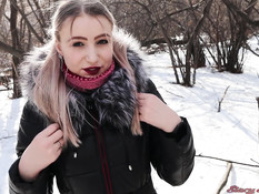 Он завёл в зимний лес русскую блондинку и отымел в киску в позе раком