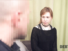 Лысый коллектор выследил и оттрахал в киску молодую русскую шатенку