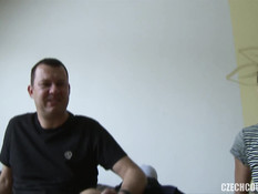 Свинг групповуха двух парней с грудастой блондинкой и худой шатенкой