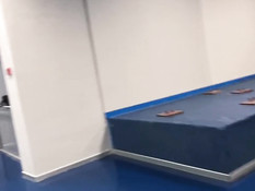 Во время турнира по онлайн игре русская блондинка отсасывает у парня