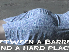 Строгий хозяин привязал молодую рыжеволосую рабыню и отымел фаллосом