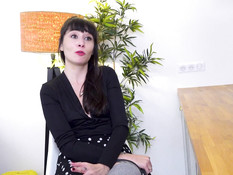 Приятель отодрал в анал худую зрелую брюнетку с маленькими сиськами