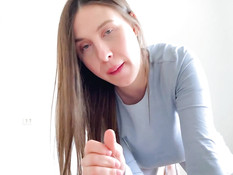 Сисястая русская девка ебёт парня в позе наездницы и глотает сперму